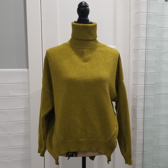 High-low turtleneck sweater - Picture 1 of 7
